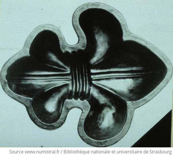 Moule A Gateau En Terre Cuite Fleur De Lys Tr Numistral