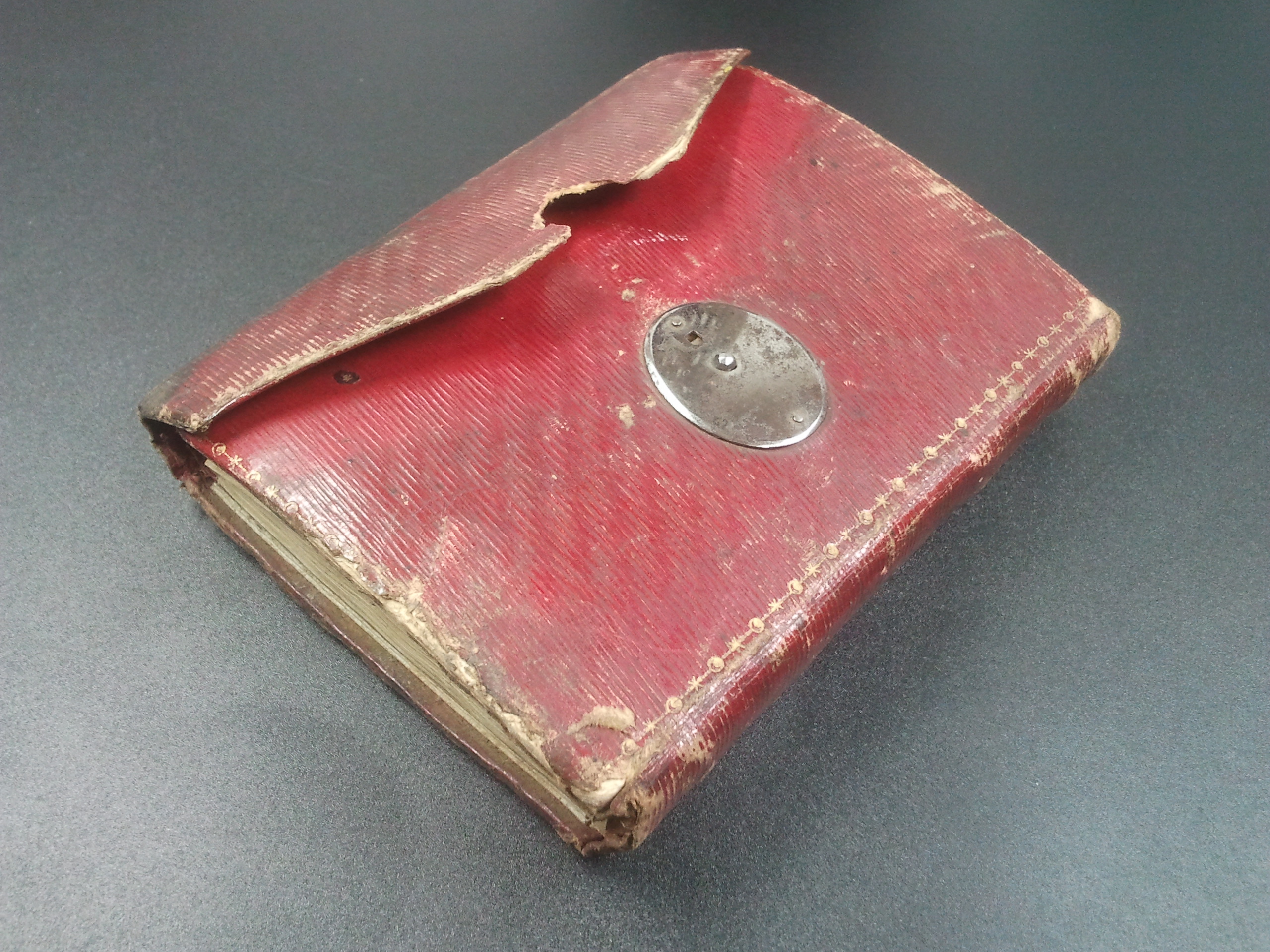 Portefeuille de cuir contenant le carnet d'échantillons