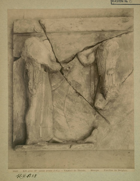 Exploit de Thésée - Métope - Fouilles de Delphes - Art grec (Ve siècle avant J.-C.).